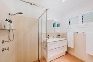 Omaroo Homestead Escape amongst Rolling Hills