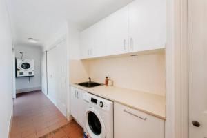 Omaroo Homestead Escape amongst Rolling Hills