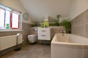 Blachington Cottage, Stunning and Central By Air Premier