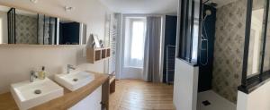 Appartements Appartement cosy face a la Mayenne : photos des chambres