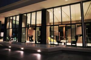 Next to The Beach & Centrally Located, Near Beach