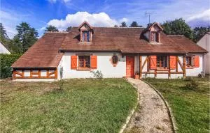 Beautiful Home In Salbris - 拉莫特－伯夫龙