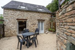 Maisons de vacances Maison d'une chambre avec jardin clos a Beuzec Cap Sizun a 5 km de la plage : photos des chambres