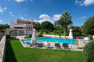 Villa Anna with Private Pool, Play area & BBQ, 5km from the Beach