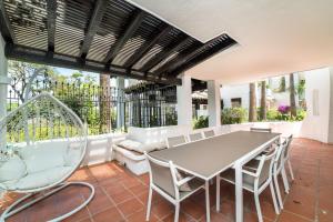 BRIGHT NEW APARTMENT IN PUENTE ROMANO
