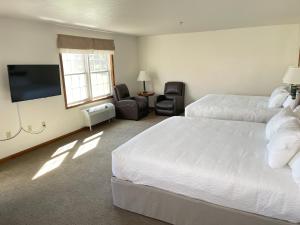 Suite Two King Sofa Sleeper room in Farmstead Inn and Conference Center