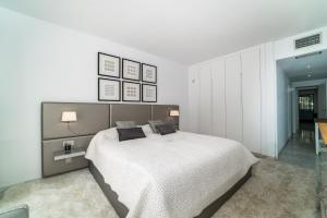 BRIGHT NEW APARTMENT IN PUENTE ROMANO