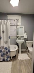 Retreat Suite 4 - Downtown Getaway