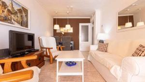 797 HOLIDAY RENTALS - Piso para 4 con amplia terraza al jardin y al mar