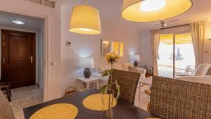 797 HOLIDAY RENTALS - Piso para 4 con amplia terraza al jardin y al mar