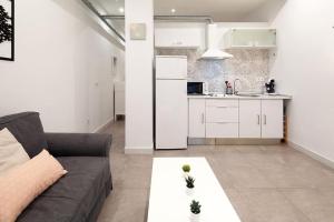 Loft next to calle Betis, best area of Seville-Sevillarooms