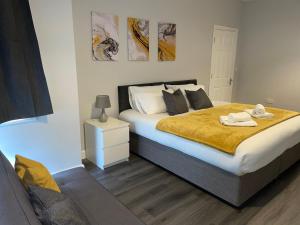 Modern 4 Bedroom House 10 mins from East Croydon with Garden and Free parking