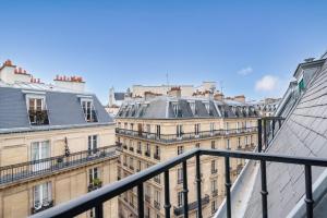 Hotels Queens Boutique Hotel : Chambre Triple avec Balcon