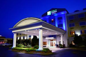 Holiday Inn Express Hotel & Suites Watertown - Thousand Islands by IHG