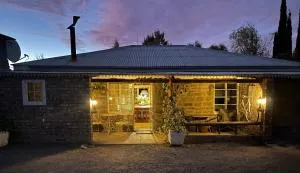 Ou Klipskuur Self-Catering Accommodation - Loxton
