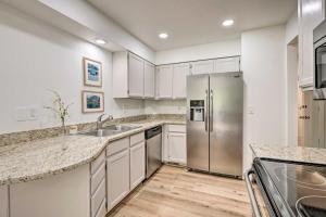 Cottonwood Heights Escape Near Hiking and Skiing