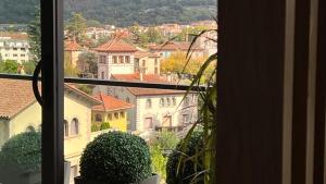 Ático de diseño con terraza en el centro de Olot