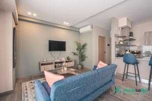 Chic Fully Serviced Apartment at Regatta Living II - 705