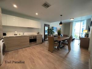 COSTA HOLLYWOOD Steps to Beach