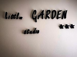 LITTLE GARDEN - self CHECK IN