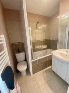 Appartements Duplex 2 chambres, 2 salles de bain, Proche gare et garage prive : photos des chambres