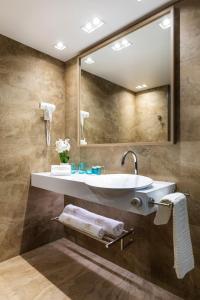 -- ESTE PARK HOTEL -- part of Urban Chic Luxury Design Hotels - Parking & Compliments - next to Shopping & Dining Mall Plovdiv