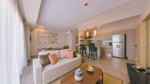 Fully Serviced Apartment at Regatta Living II - 905