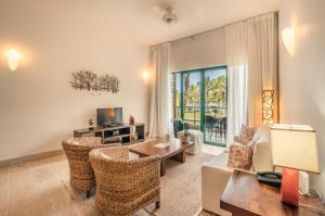 Go away to this charming apt at Sublime w private jacuzzi included