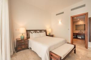 Go away to this charming apt at Sublime w private jacuzzi included