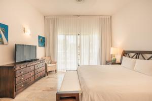 Go away to this charming apt at Sublime w private jacuzzi included
