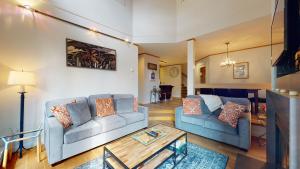 2BR plus Den in The Gables, Unbeatable Location Near Gondolas, Private Balcony, Secure Parking