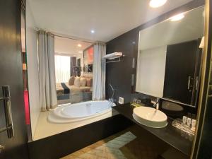 Amaroossa Cosmo Jakarta