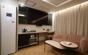 Ocean city hotel - Sinjŏn-ni