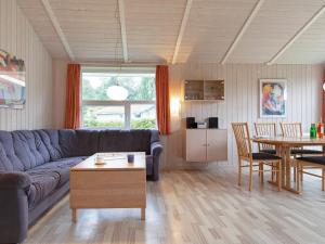 6 person holiday home in GROEMITZ