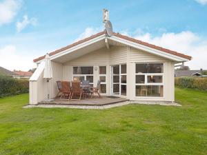 6 person holiday home in GROEMITZ