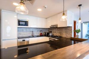 Hashtag Holiday Home - Spacious 2 Bedroom apartment with kids room in DIFC