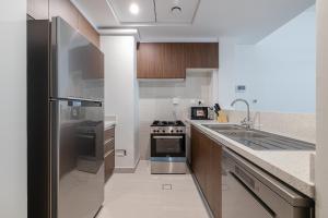 Close To Metro with Frame View