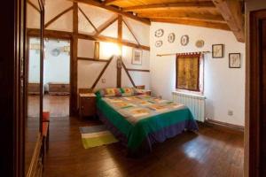 Casa Rural Lucía es una casa rural amplia con patio ideal para familias