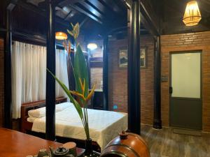 Chalet 2 Phòng Ngủ (Two-Bedroom Chalet)