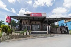 RedDoorz Syariah at D'Ostha Residence - Bukittinggi