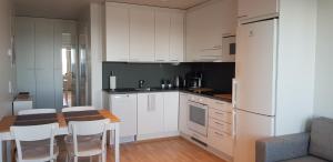 City Apartment with lake view and free parking