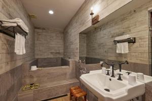 Phòng Đôi Loại Sang (Deluxe Double Room)