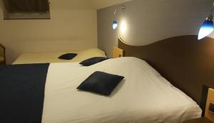 Hotels Logis Hotel au tambour : Chambre Quadruple