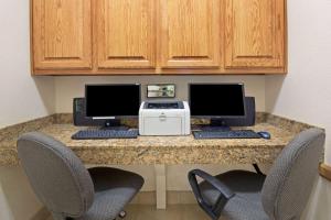 Super 8 by Wyndham AustinAirport South