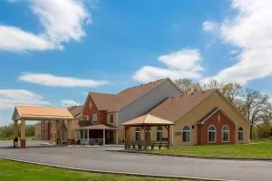 Super 8 by Wyndham Lake of the Ozarks - Eldon