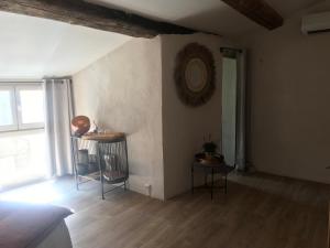 B&B / Chambres d'hotes La Chapelle sur la Sorgue : Chambre Double ou Lits Jumeaux - Vue sur Ville