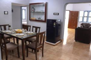 Madura Homestay - Gorgeous Home with 2BHK 5 minutes from NH44