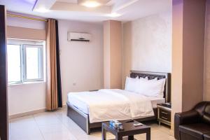 Sara Crown Hotel