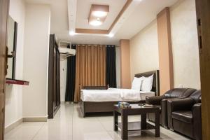Sara Crown Hotel