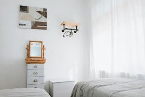 22 - The Old Workshop with fired wood hot tub